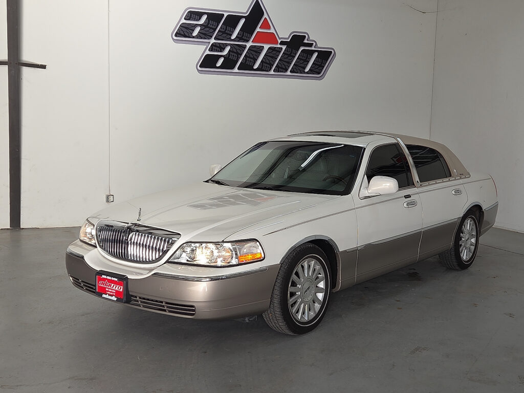 2003 Lincoln Town Car - P2178