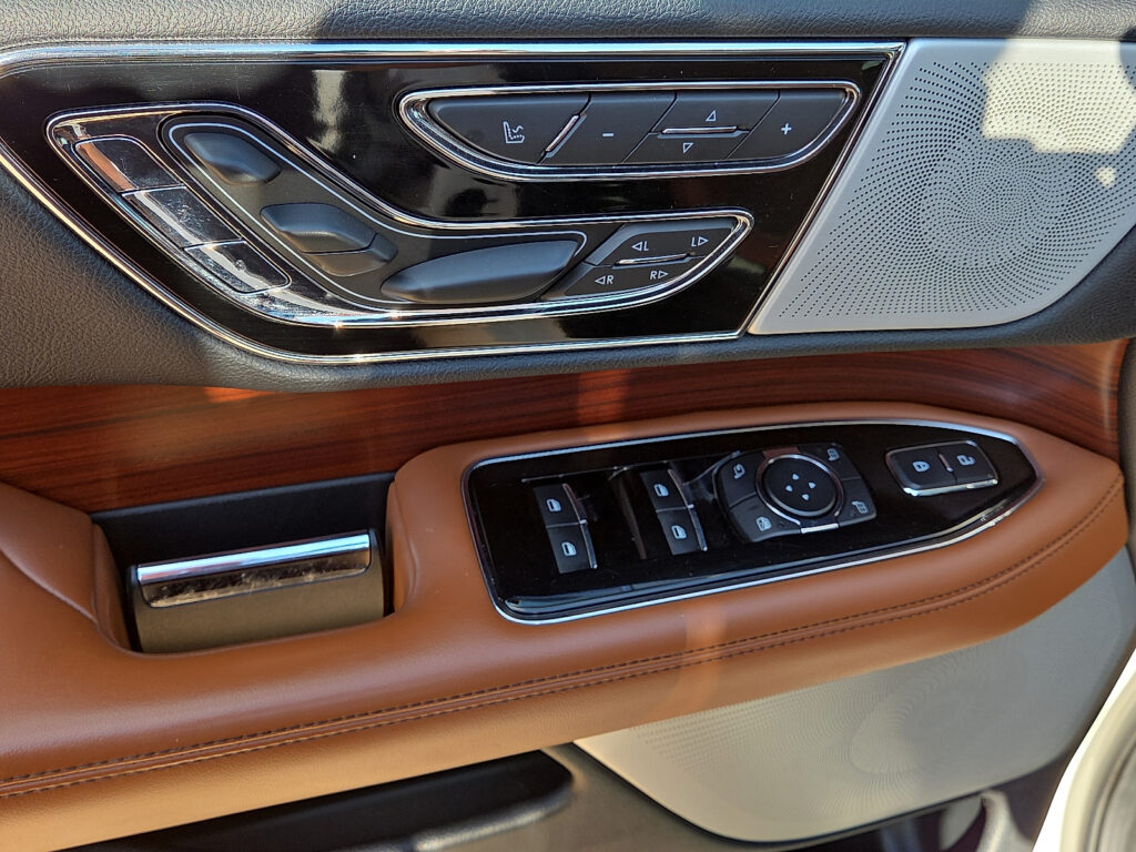 2020 Lincoln Navigator - P2243