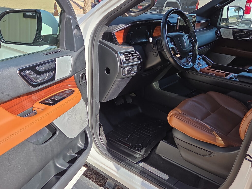 2020 Lincoln Navigator - P2243